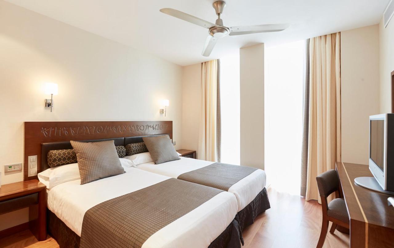 Insotel Fenicia Prestige Suites & Spa Santa Eularia des Riu Esterno foto