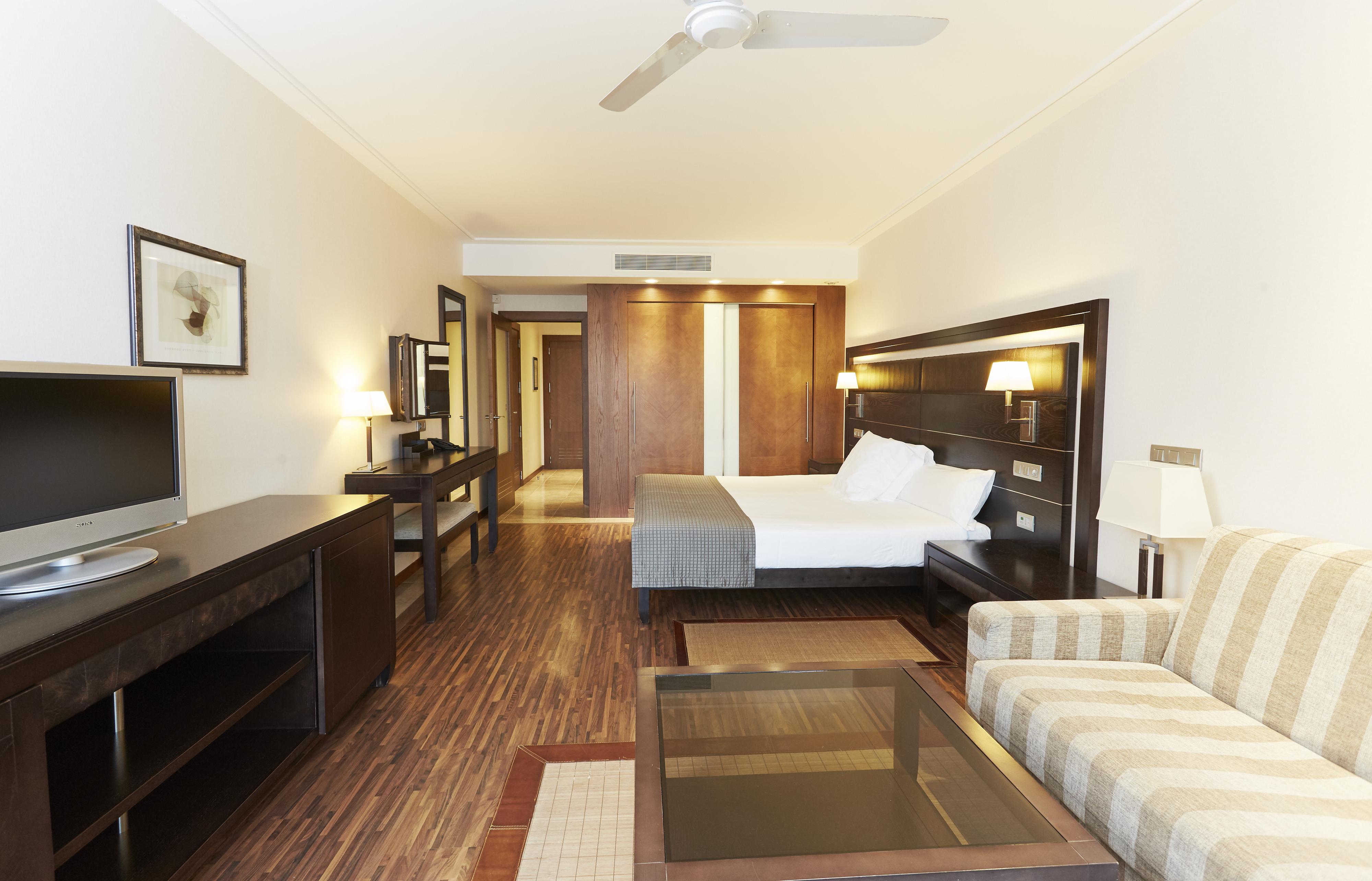 Insotel Fenicia Prestige Suites & Spa Santa Eularia des Riu Esterno foto