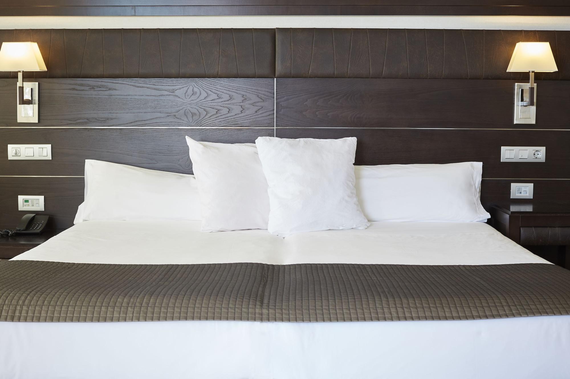 Insotel Fenicia Prestige Suites & Spa Santa Eularia des Riu Esterno foto