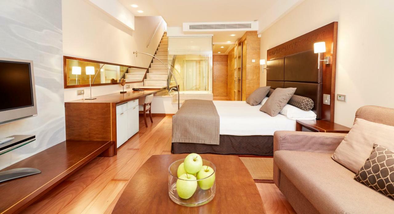 Insotel Fenicia Prestige Suites & Spa Santa Eularia des Riu Esterno foto